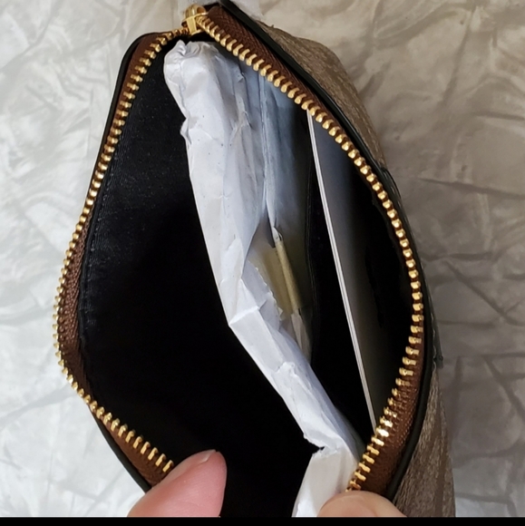 Nwt Coach wristlet - Picture 3 of 5